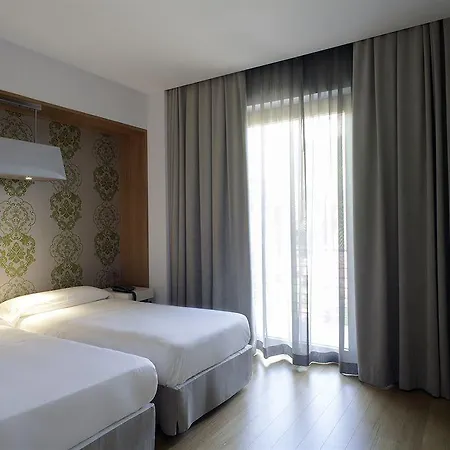 Hotell Nh 4*