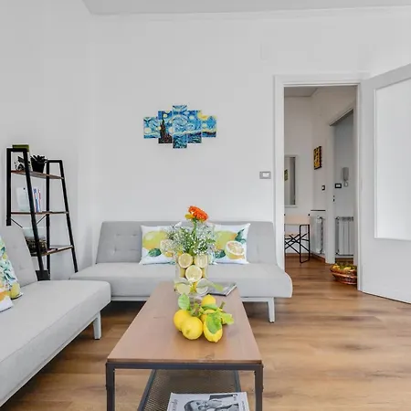 Residenza Dei Poeti - Roomy And Modern Flat Διαμέρισμα