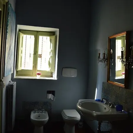 Bed & Breakfast La Dimora Del Genio 3*