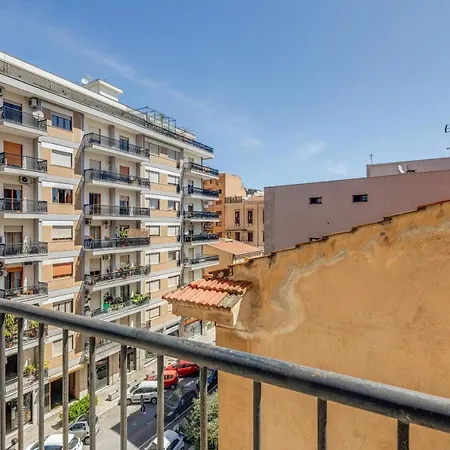 Residenza Dei Poeti - Roomy And Modern Flat Διαμέρισμα
