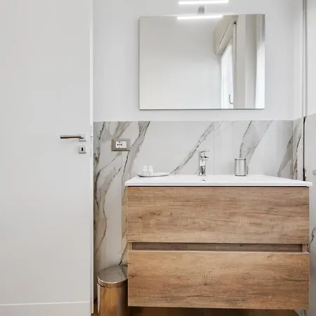 Residenza Dei Poeti - Roomy And Modern Flat Διαμέρισμα