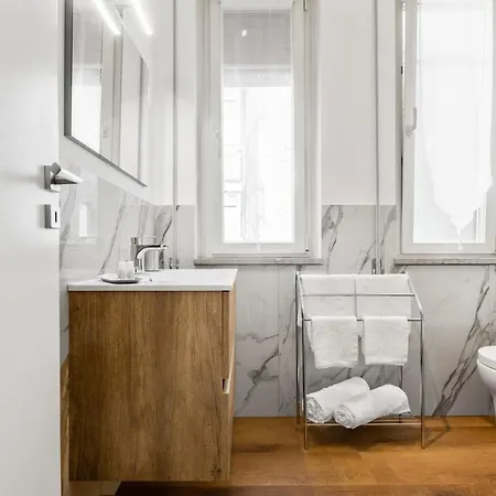 Residenza Dei Poeti - Roomy And Modern Flat Διαμέρισμα *