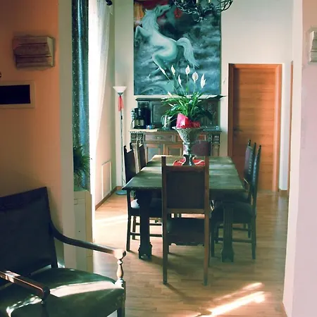 Camelot Couette-café 3*