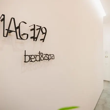 Mag 179 Bed & *