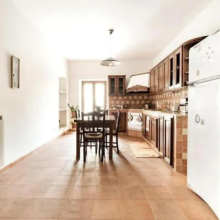Tavola Tonda Apartment