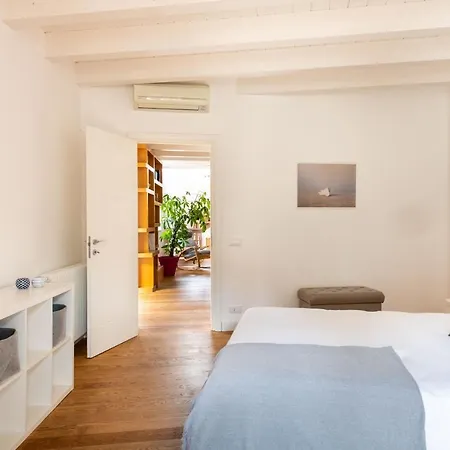 Apartment Vittorio Emanuele With Terrace By Wonderful Italy