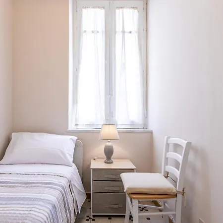 Apartment Stazione Notarbartolo Bright & Cozy