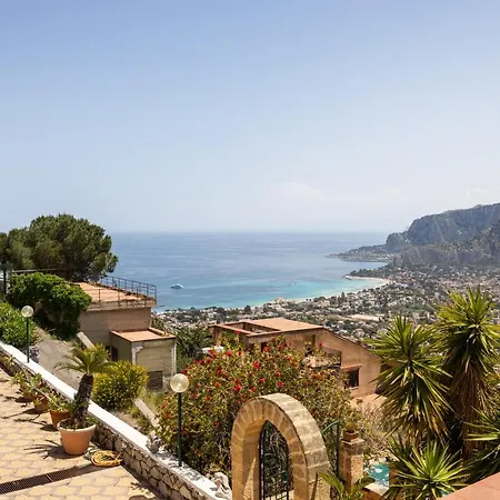 Vista Mare Con Piscina Privata A Mondello