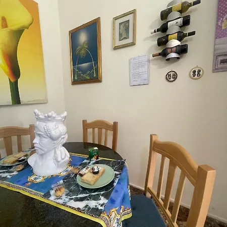 Maya's Close To Ballaro Market And Station Apartment