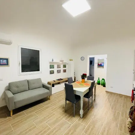 Mika House Penzion Palermo
