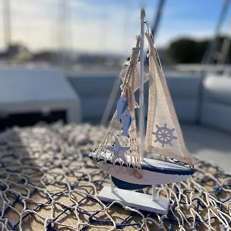 Botel Giorgia House Boat *