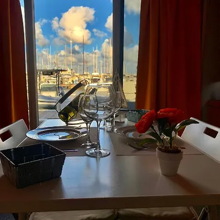 Botel Giorgia House Boat *