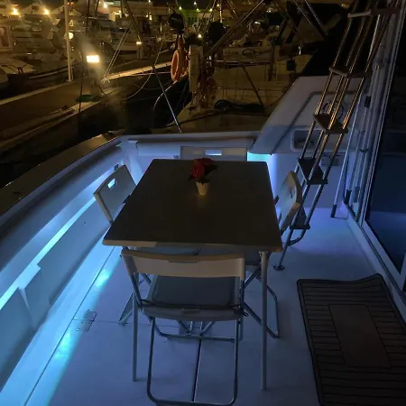 Giorgia House Boat Botel