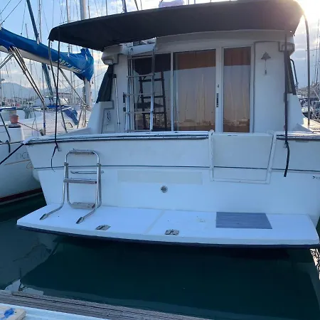 Botel Giorgia House Boat *