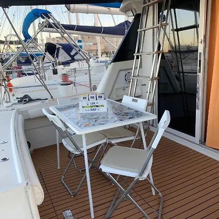 Giorgia House Boat Botel *