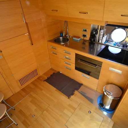Botel Layla Yacht *