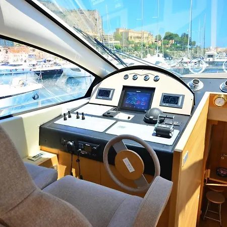 Botel Layla Yacht *