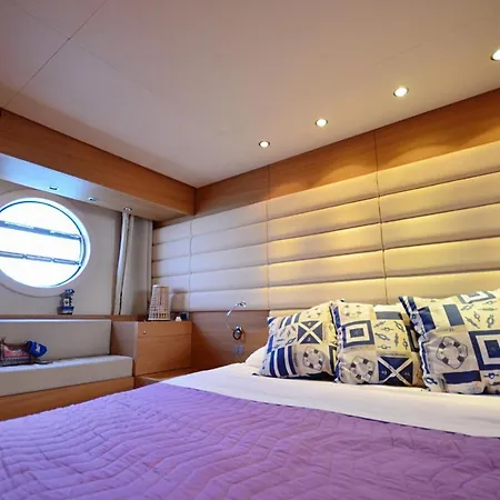 Layla Yacht Botel