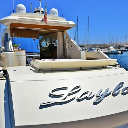 Layla Yacht Botel
