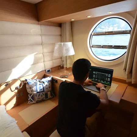 Layla Yacht Botel Palermo