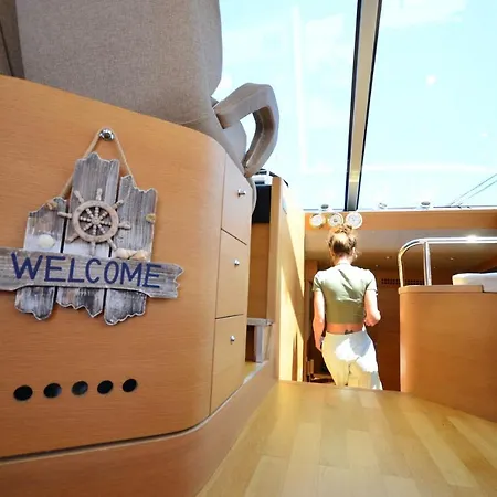 Botel Layla Yacht
