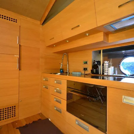 Layla Yacht *