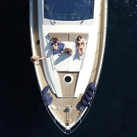 Layla Yacht Botel
