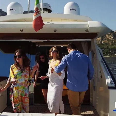 Layla Yacht Botel *