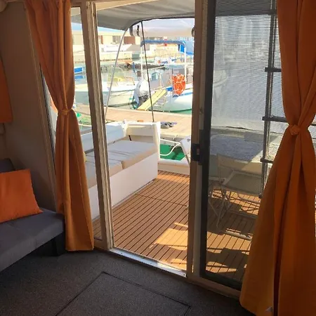 Botel Giorgia House Boat *