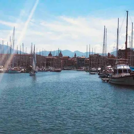 Botel Boat And Breakfast *