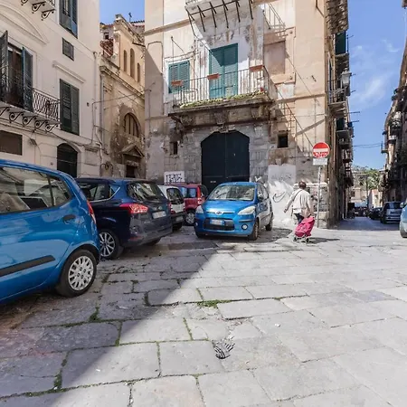 Ballaro Market Street Art Stylish Flat X10 Apartment *
