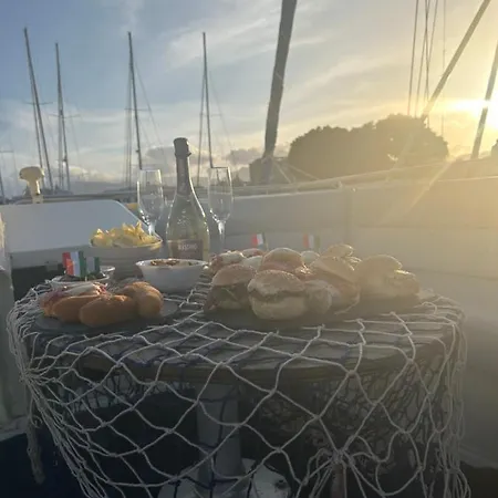Botel Giorgia House Boat