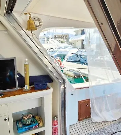 Botel Panaby - House Boat