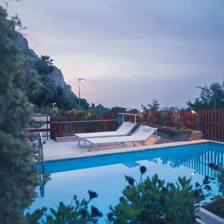 Sea & Pool 2 *