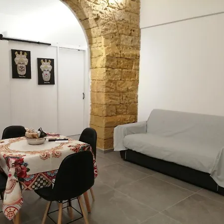 Apartament Masculu & Fimmina *
