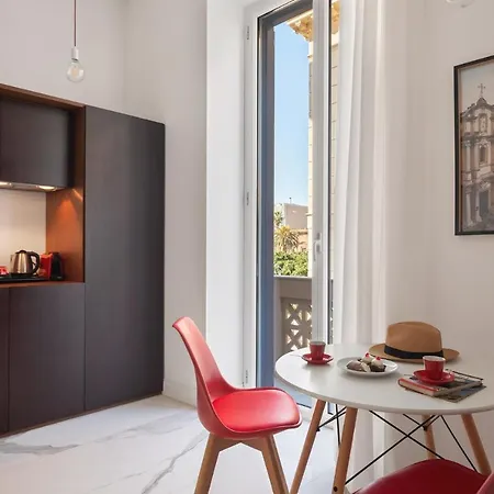 Palazzo Sovrana Serviced Luxury アパートホテル 4*