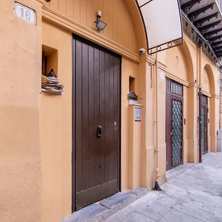 Oliveri Vintage House At Politeama