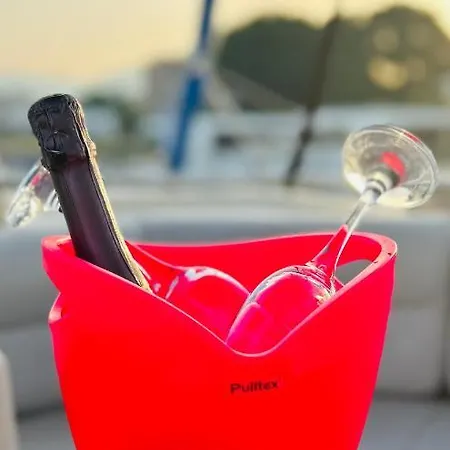 Giorgia House Boat Botel