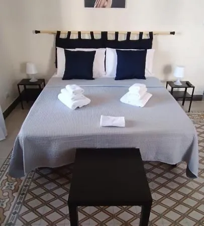 Bed & Breakfast Sixty One *