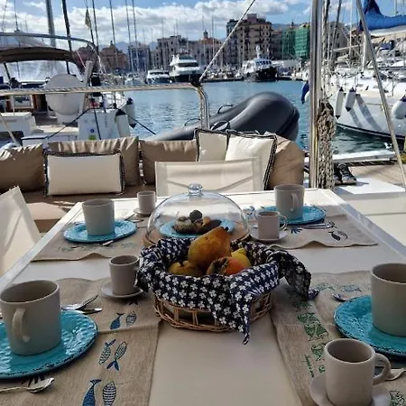 Magnolia House Boat Hotel na wodzie Palermo