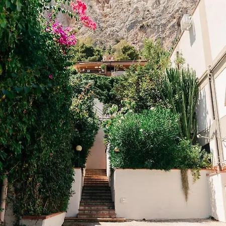 Daustria Guest house *