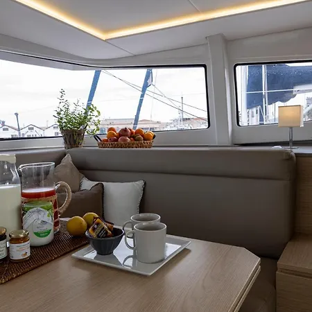 Magnolia House Boat Hotel na wodzie