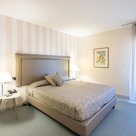 Athenaeum Hotel 3*