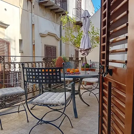 Penthouse Luxury Quattro Canti Апартаменты *