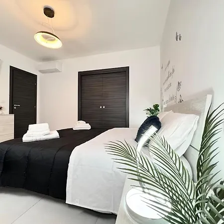Апартаменты Attico Magnificent Wi-fi/free Parking *