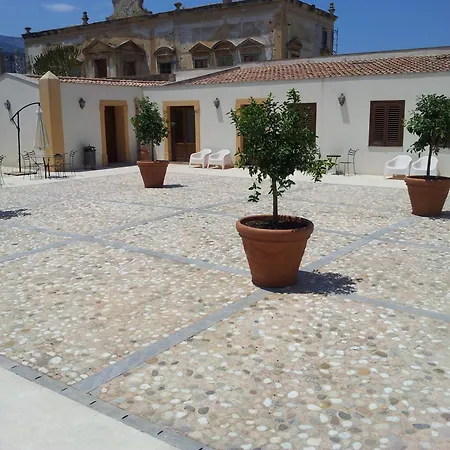 Ξενοδοχείο με διαμερίσματα Lampedusa