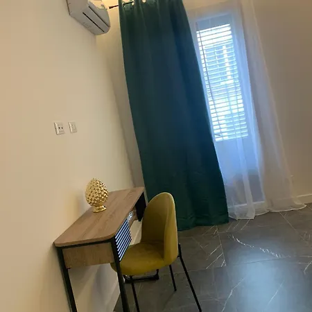 Oreto Apartment *