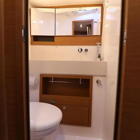 Dormire In Barca A Vela Hotel na wodzie *