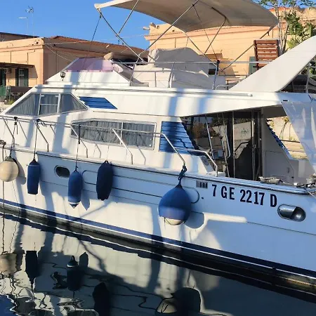 船上ホテル Moonlight Houseboat パレルモ