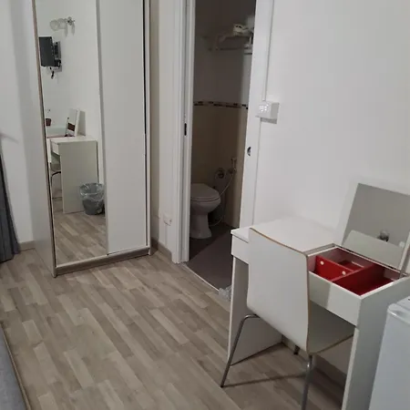 Bedroom La Stazione ベッド・アンド・ブレックファスト パレルモ